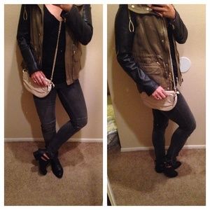 COPY - B.Makowsky cream leather crossbody Mint condition